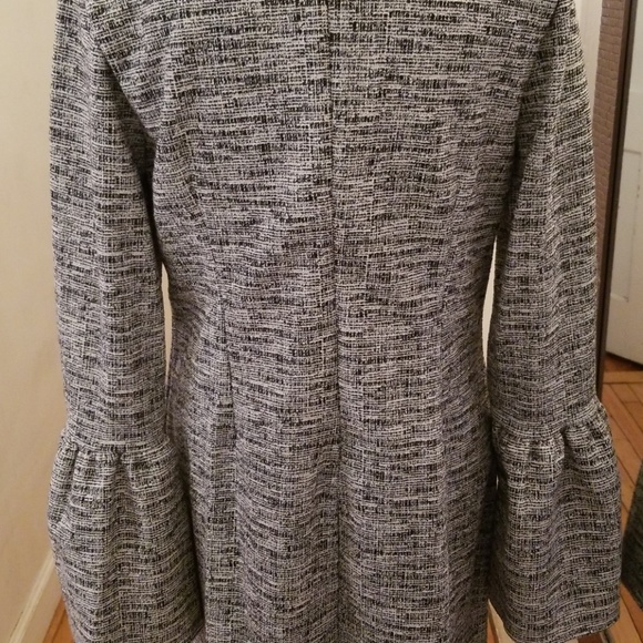 Banana Republic black and white bell sleeves - Picture 5 of 8